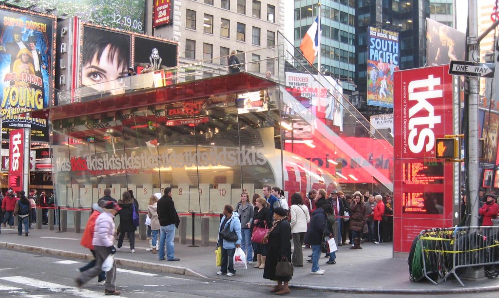 ブロードウェイのディスカウントチケット販売ブースtktsがついに新装開店！