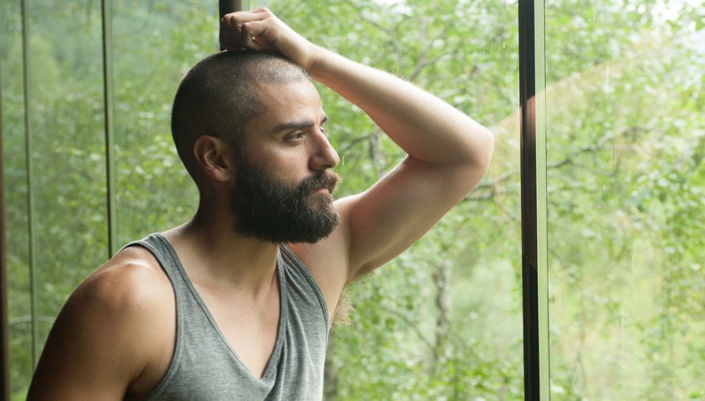 オスカー・アイザックがこの夏、NYのパブリック・シアターで『ハムレット』を演じる！