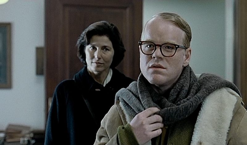 Catherine Keener and Philip Seymour Hoffman in Capote
